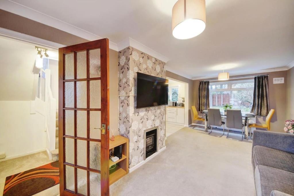 Beautiful Home Close To Town Free Netflix, Wifi Solihull Exteriér fotografie